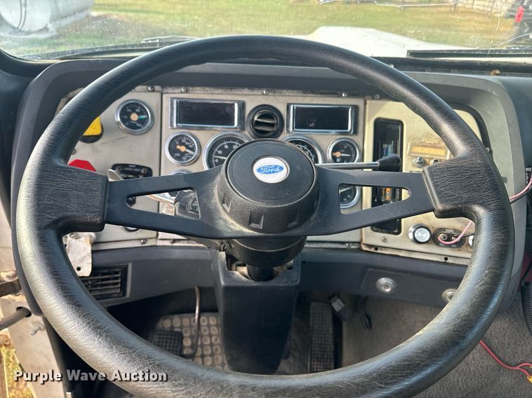 image for item EE7643 1994 Ford L9000 semi truck