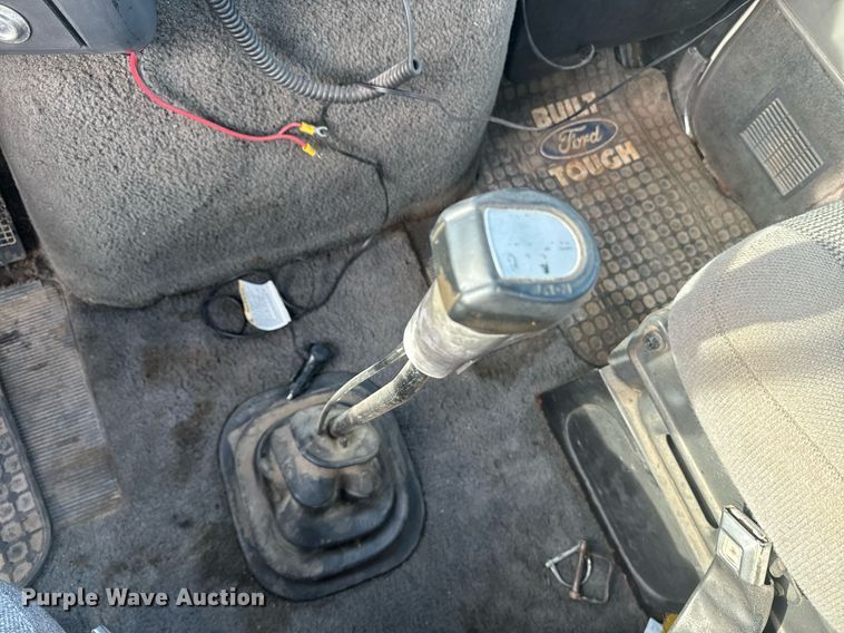 image for item EE7643 1994 Ford L9000 semi truck