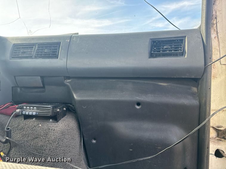 image for item EE7643 1994 Ford L9000 semi truck