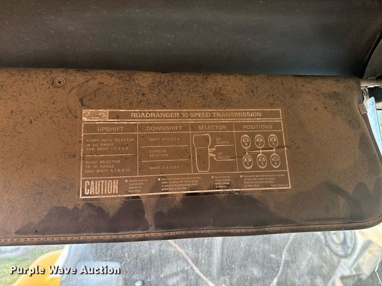 image for item EE7643 1994 Ford L9000 semi truck