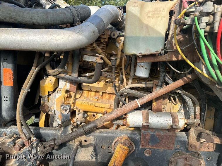 image for item EE7643 1994 Ford L9000 semi truck