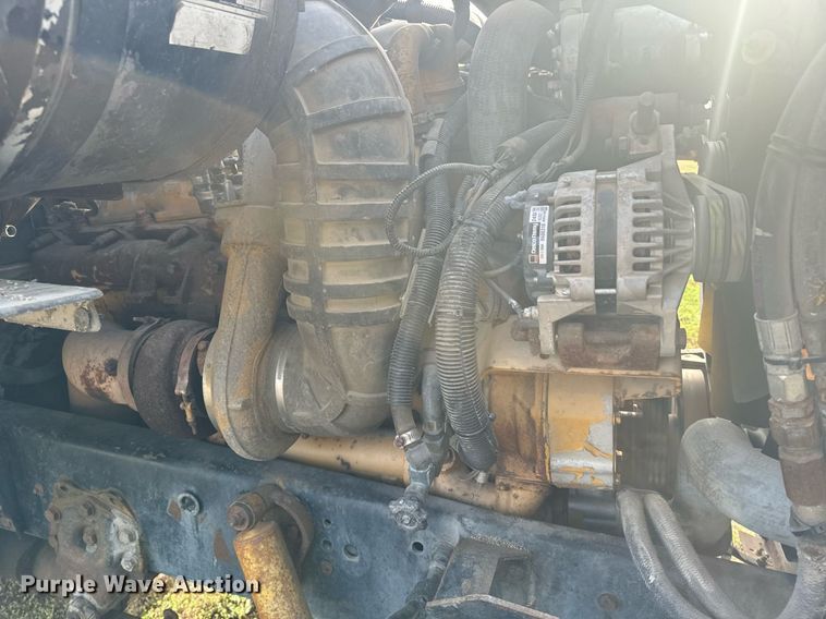 image for item EE7643 1994 Ford L9000 semi truck