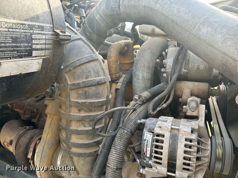 image for item EE7643 1994 Ford L9000 semi truck