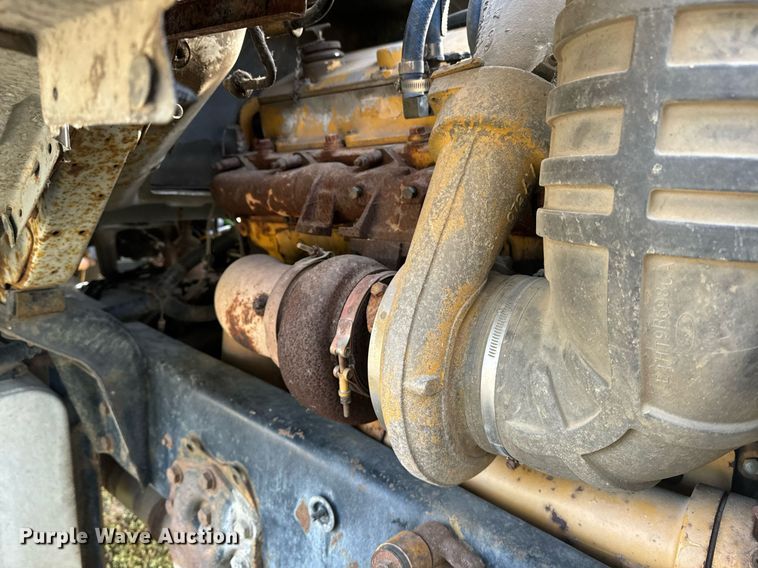 image for item EE7643 1994 Ford L9000 semi truck