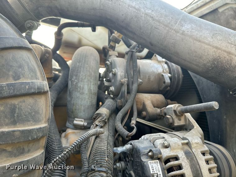 image for item EE7643 1994 Ford L9000 semi truck