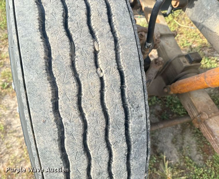 image for item EE7643 1994 Ford L9000 semi truck