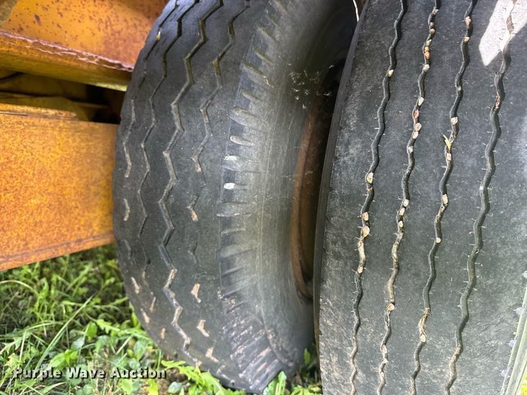 image for item EE7651 1966 Load King FB16D drop deck equipment trailer