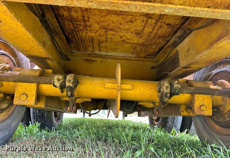 image for item EE7651 1966 Load King FB16D drop deck equipment trailer