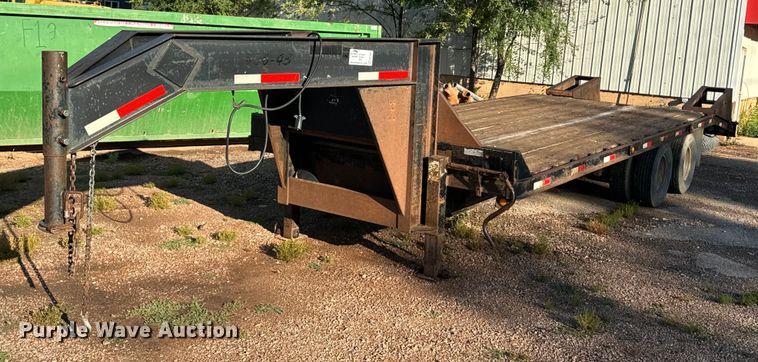 image for item EE7663 2000 Titan equipment trailer