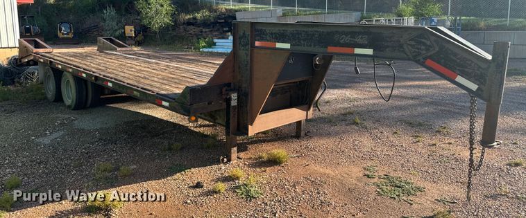 image for item EE7663 2000 Titan equipment trailer