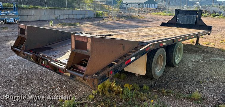 image for item EE7663 2000 Titan equipment trailer