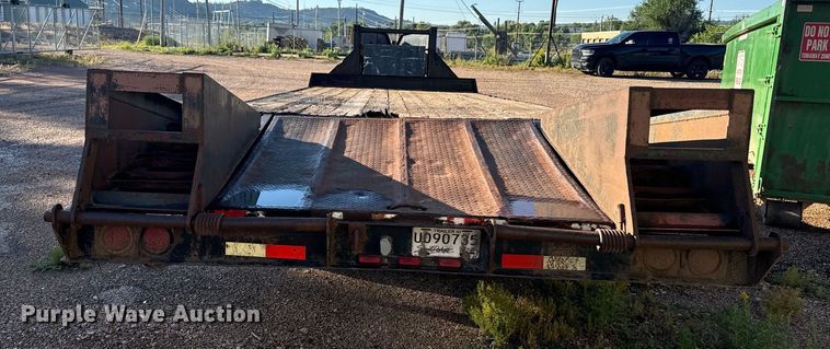 image for item EE7663 2000 Titan equipment trailer