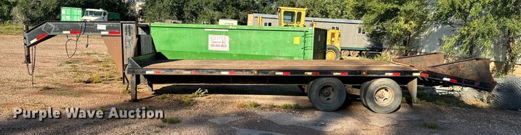 image for item EE7663 2000 Titan equipment trailer