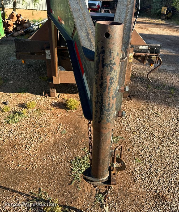 image for item EE7663 2000 Titan equipment trailer