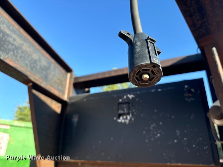 image for item EE7663 2000 Titan equipment trailer