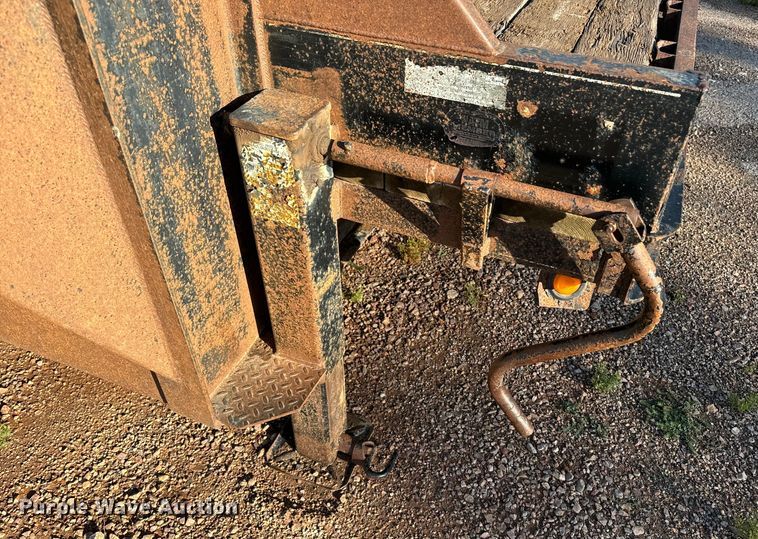 image for item EE7663 2000 Titan equipment trailer