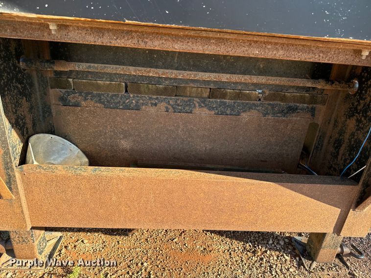 image for item EE7663 2000 Titan equipment trailer