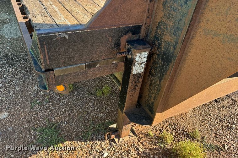 image for item EE7663 2000 Titan equipment trailer