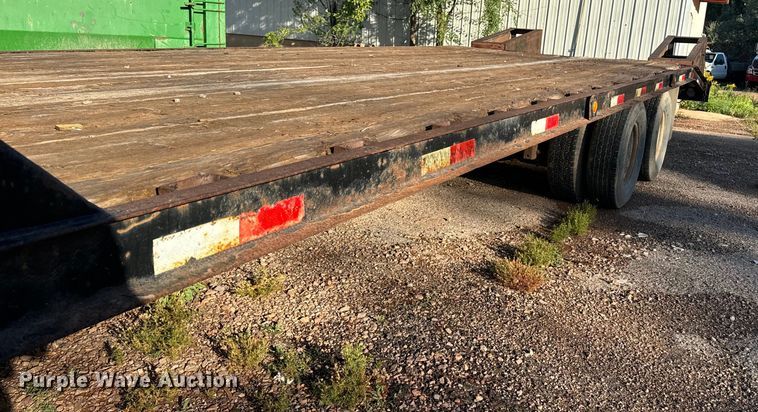 image for item EE7663 2000 Titan equipment trailer