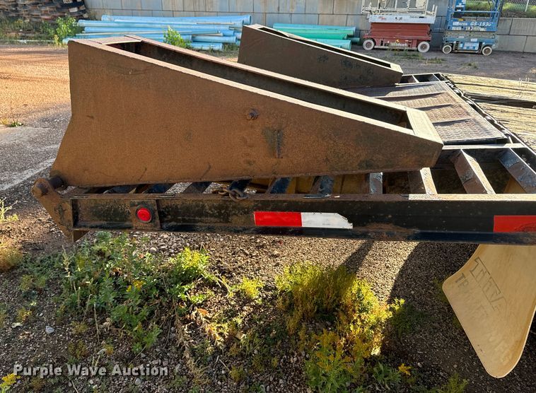 image for item EE7663 2000 Titan equipment trailer