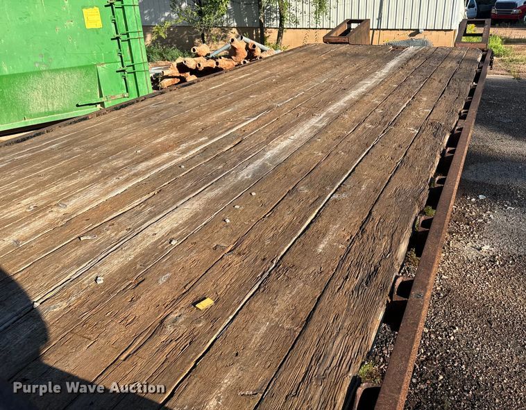 image for item EE7663 2000 Titan equipment trailer