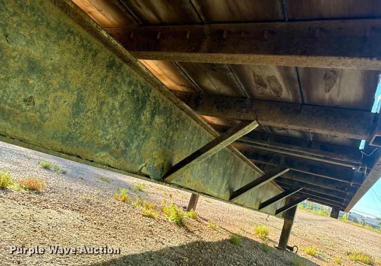 image for item EE7663 2000 Titan equipment trailer