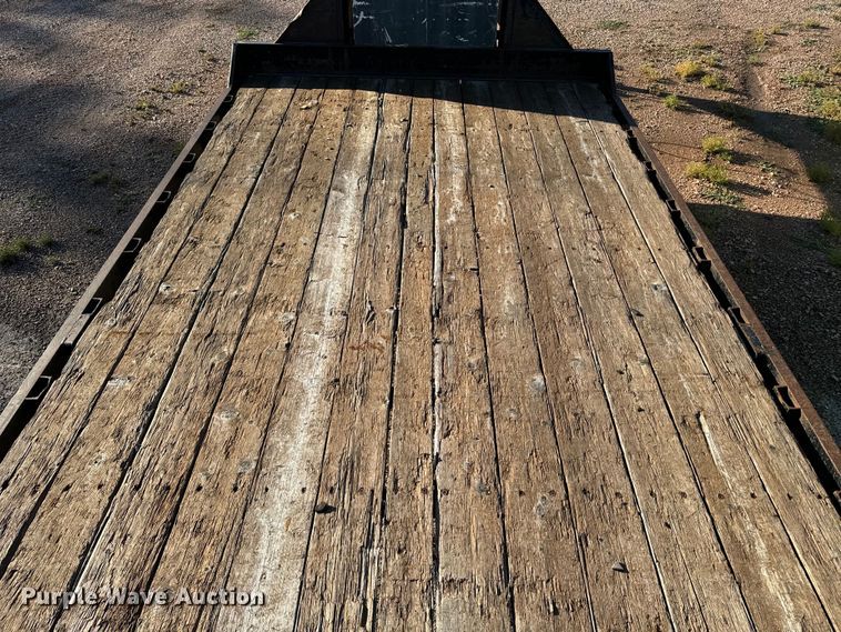 image for item EE7663 2000 Titan equipment trailer