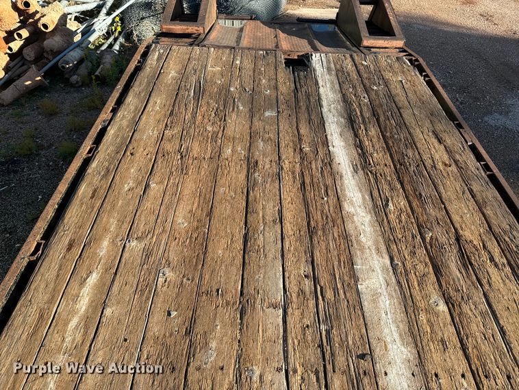 image for item EE7663 2000 Titan equipment trailer