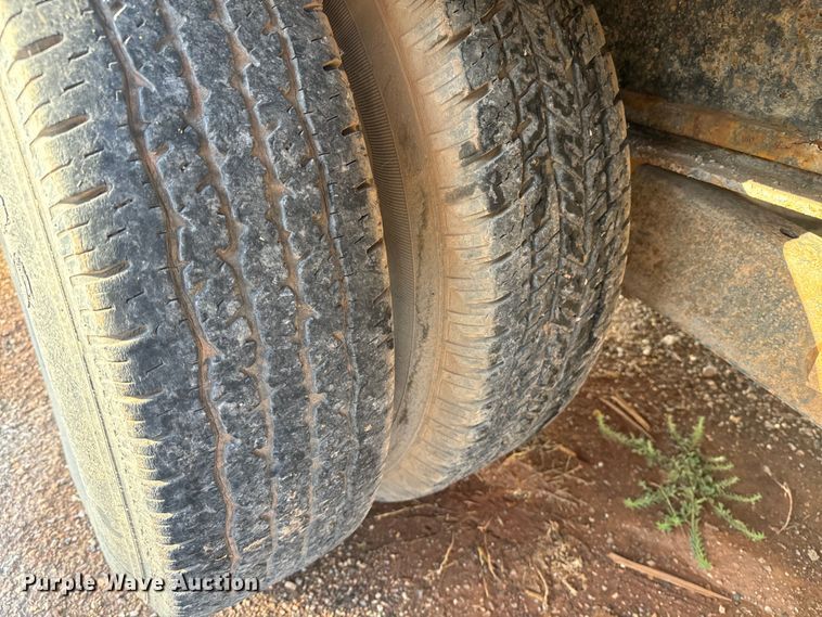 image for item EE7663 2000 Titan equipment trailer