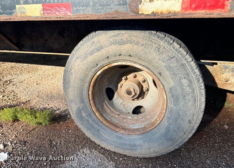 image for item EE7663 2000 Titan equipment trailer