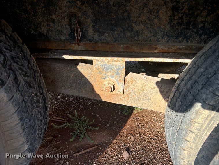 image for item EE7663 2000 Titan equipment trailer