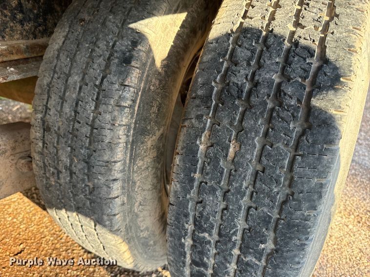 image for item EE7663 2000 Titan equipment trailer