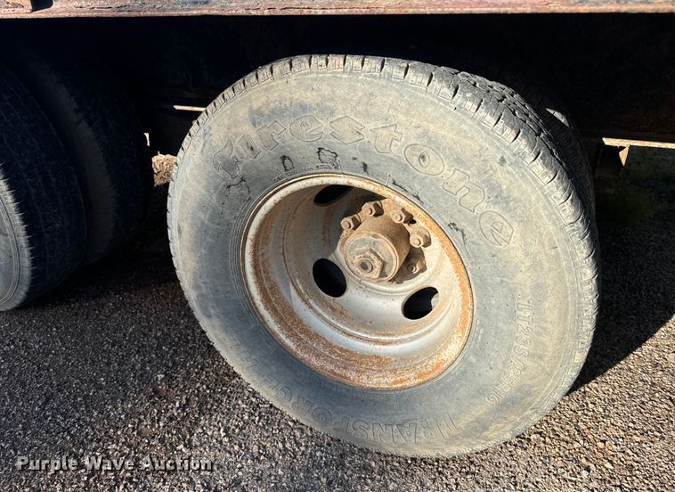 image for item EE7663 2000 Titan equipment trailer