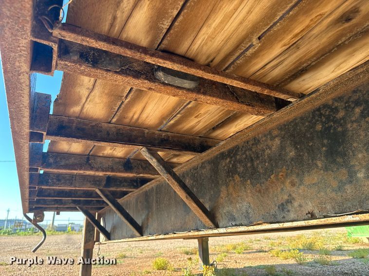 image for item EE7663 2000 Titan equipment trailer