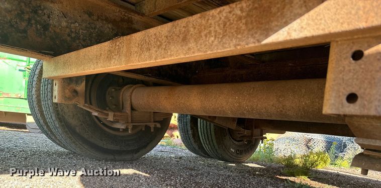 image for item EE7663 2000 Titan equipment trailer