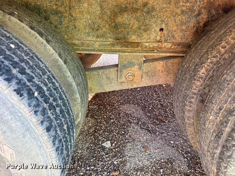 image for item EE7663 2000 Titan equipment trailer