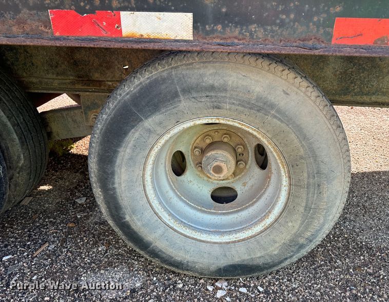 image for item EE7663 2000 Titan equipment trailer