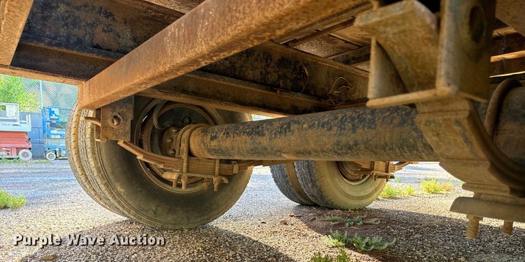 image for item EE7663 2000 Titan equipment trailer