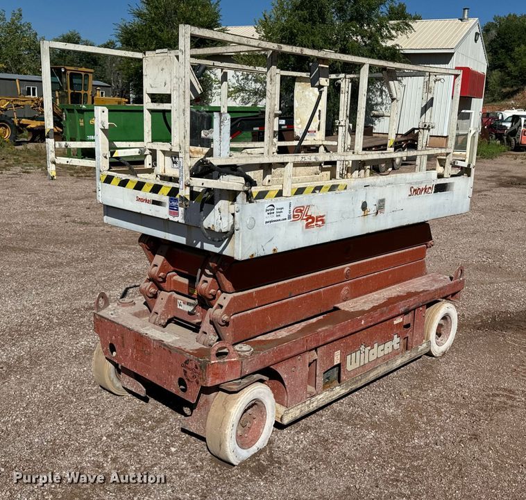image for item EE7665 Snorkel SL 25 scissor lift