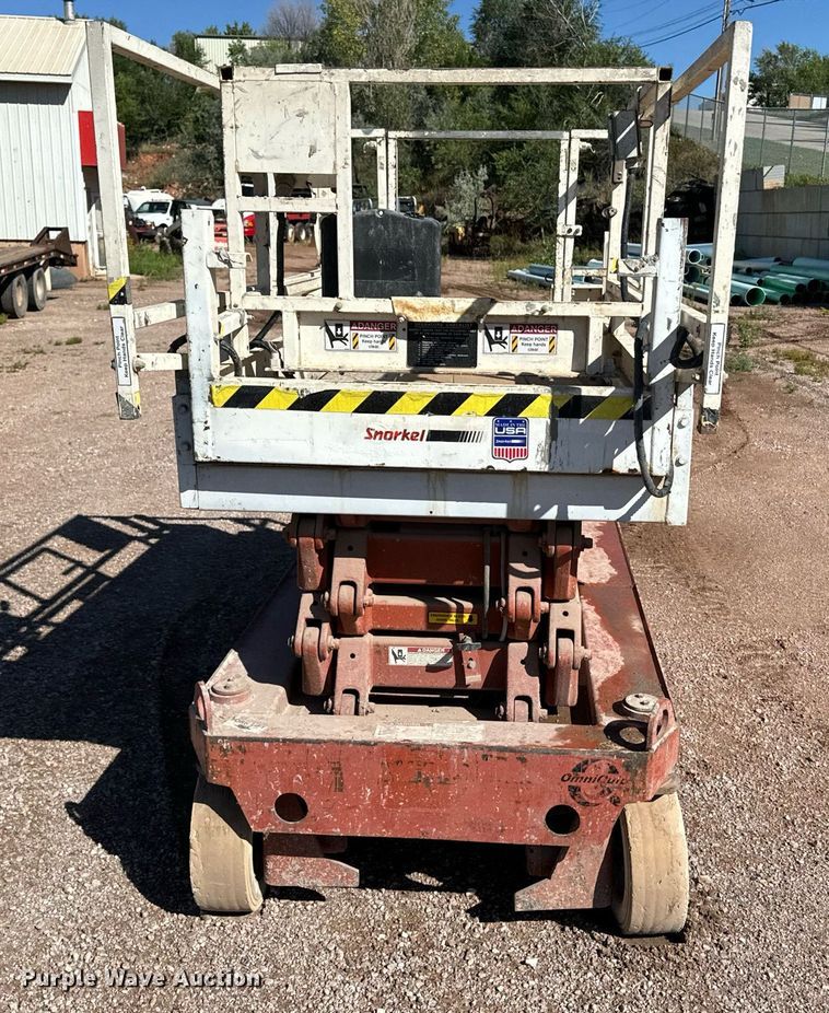 image for item EE7665 Snorkel SL 25 scissor lift