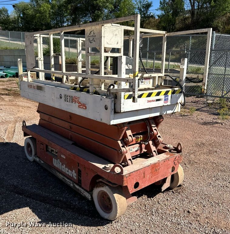 image for item EE7665 Snorkel SL 25 scissor lift