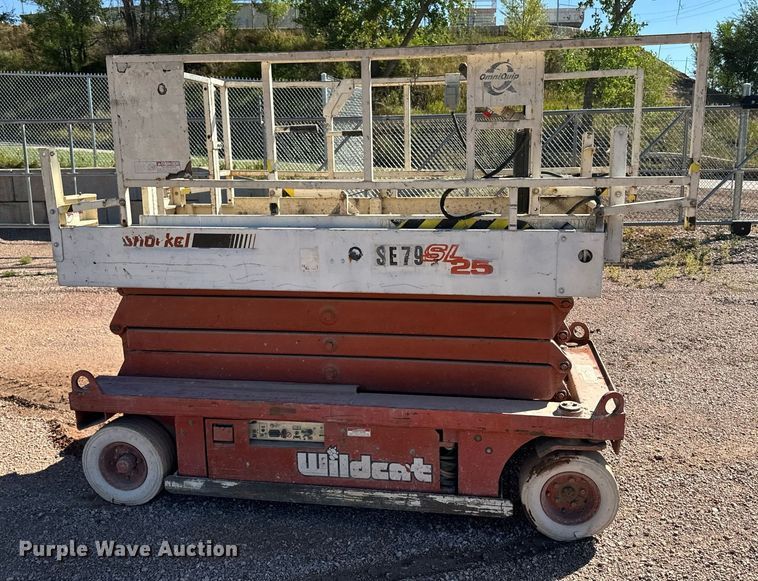 image for item EE7665 Snorkel SL 25 scissor lift