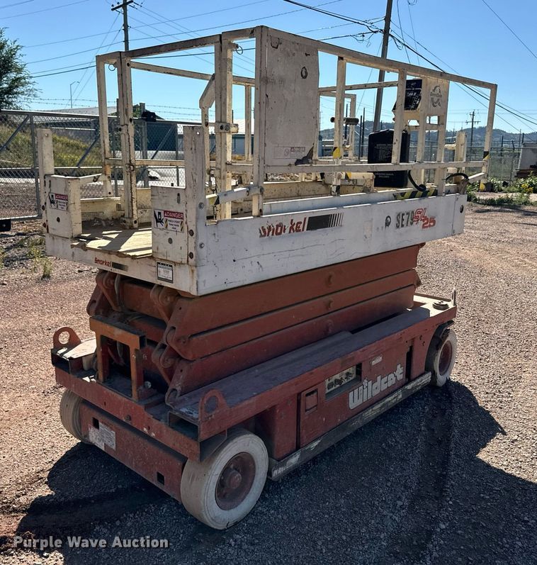 image for item EE7665 Snorkel SL 25 scissor lift