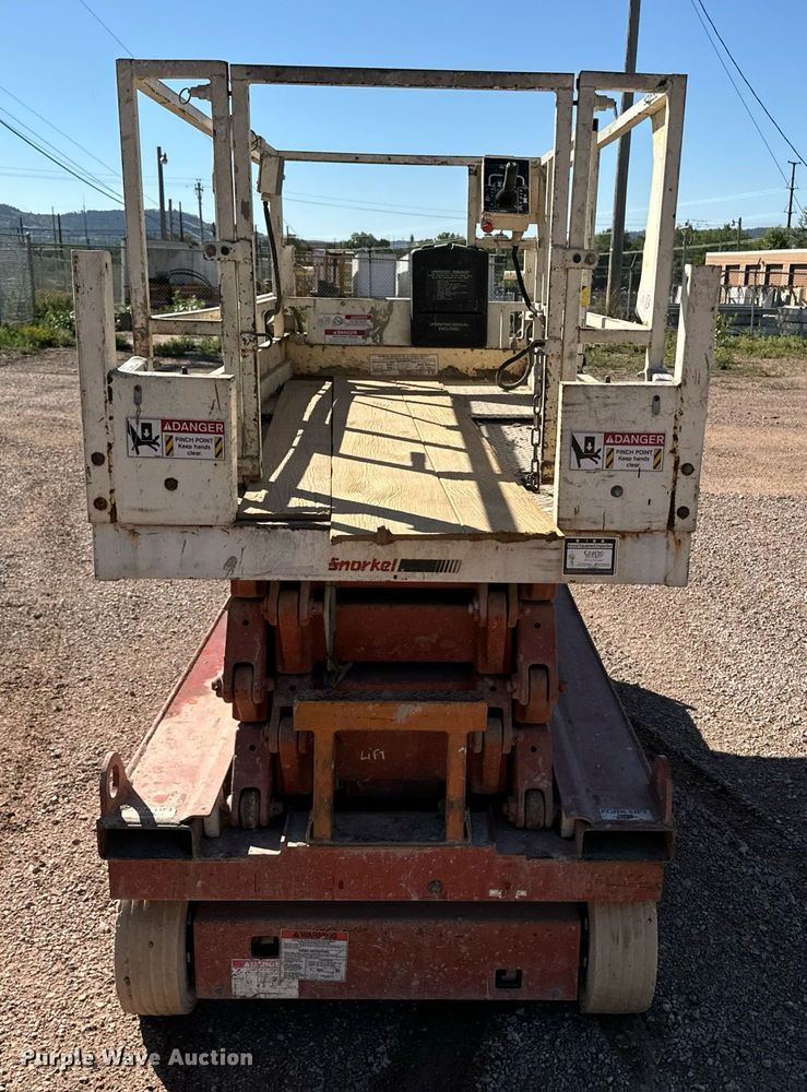 image for item EE7665 Snorkel SL 25 scissor lift
