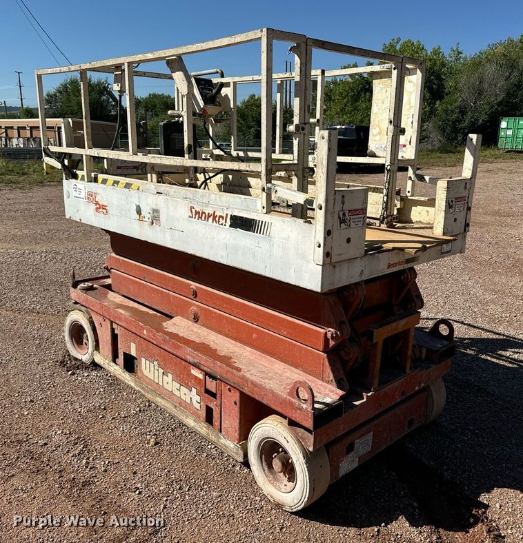 image for item EE7665 Snorkel SL 25 scissor lift