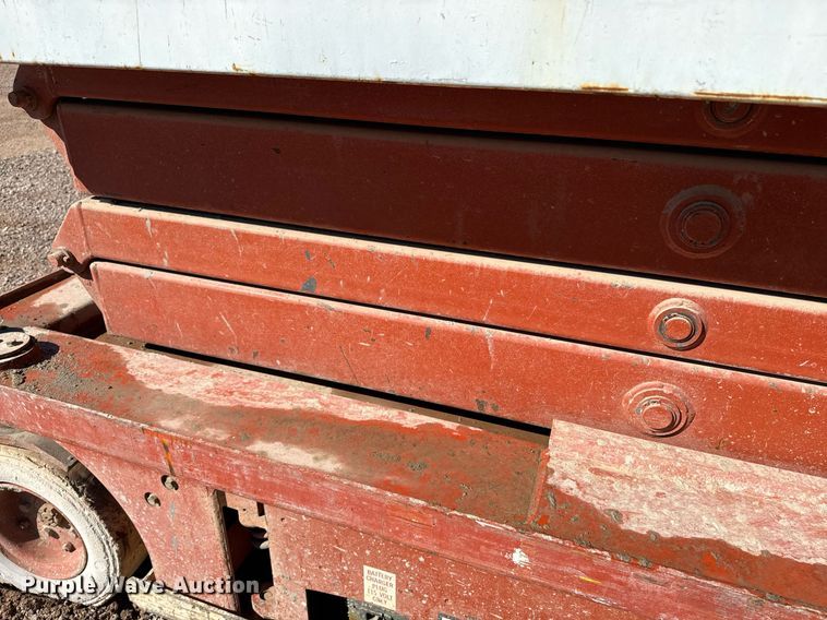 image for item EE7665 Snorkel SL 25 scissor lift