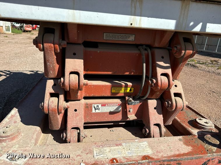 image for item EE7665 Snorkel SL 25 scissor lift