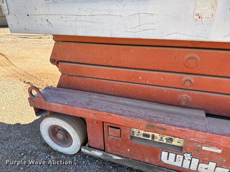 image for item EE7665 Snorkel SL 25 scissor lift