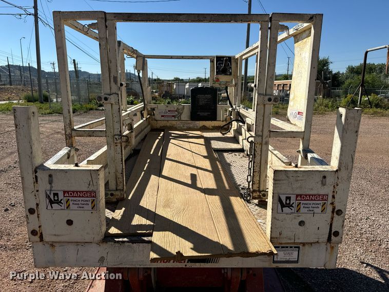image for item EE7665 Snorkel SL 25 scissor lift