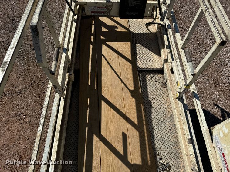 image for item EE7665 Snorkel SL 25 scissor lift